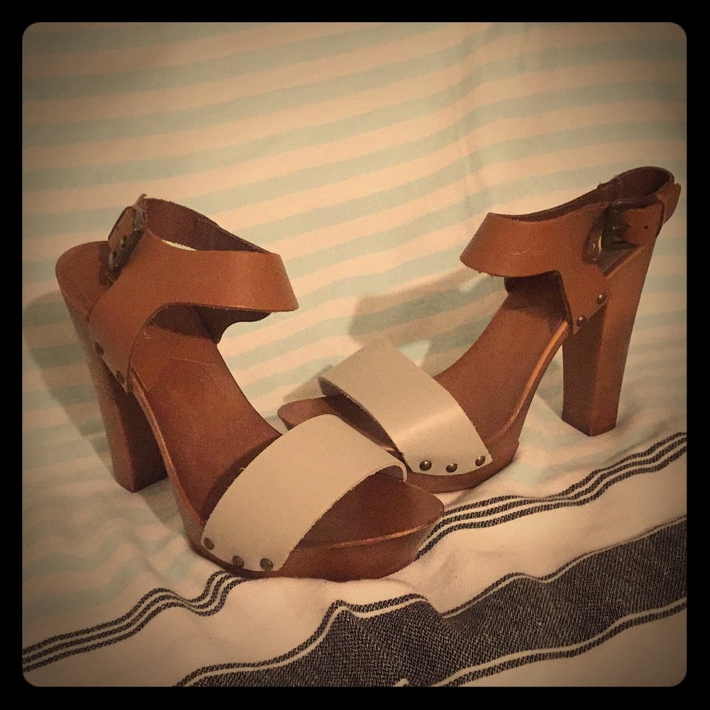 Levi’s CUTE Platform Heels, Tan/White leather SZ 9